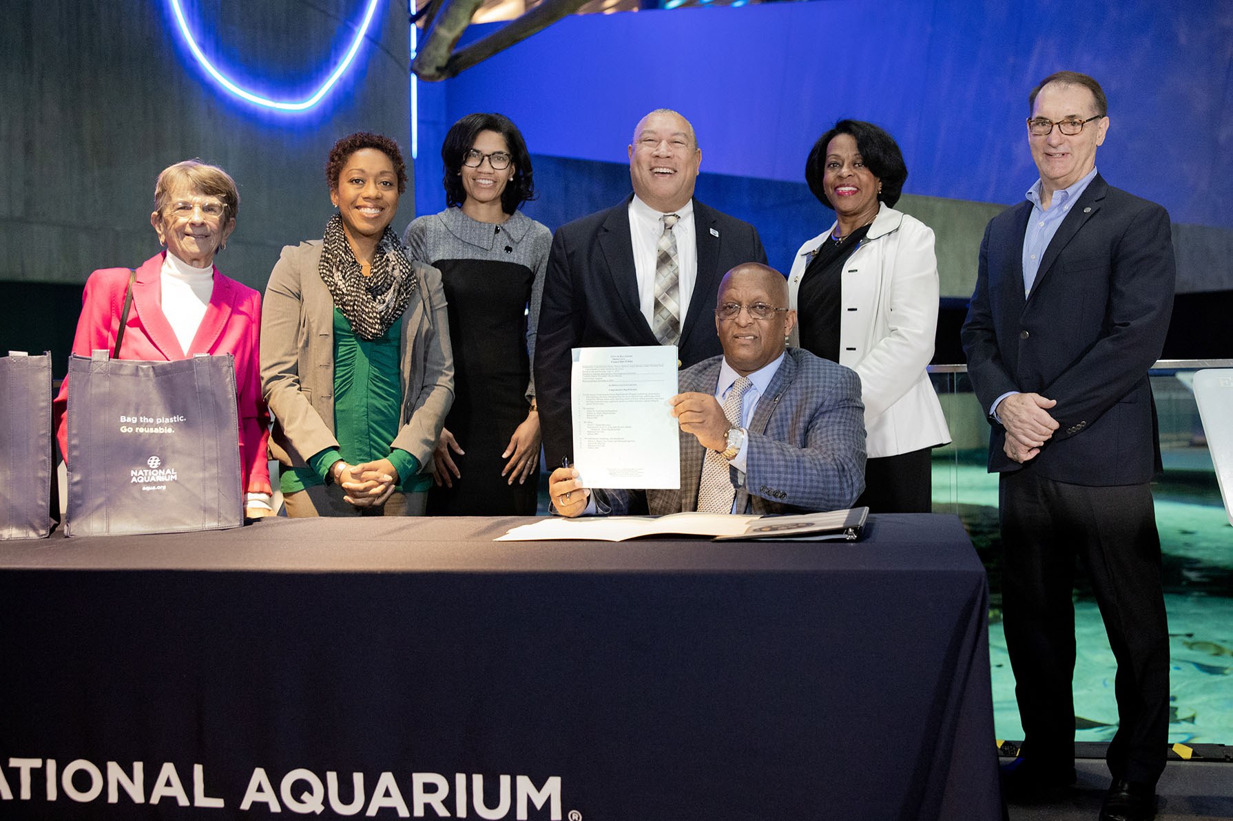 Mayor Young Signs Bag Bill at Aquarium